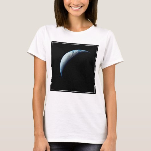 Crescent Earth wurde von der Apollo 4 Mission über T-Shirt (Vorderseite)