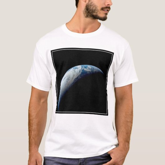 Crescent Earth wurde von der Apollo 4 Mission über T-Shirt (Vorderseite)