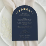 Crescent Moon Blue Arch Wedding Menu Card Einladung<br><div class="desc">Verwandeln Sie Ihr kulinarisches Erlebnis mit der "Crescent Moon Blue Arch Wedding Menu Card", dem Set vor einem dunkelblauen Hintergrund. Die goldenen himmlischen Elemente, begleitet von den stilvollen, leicht anpassbaren Initialen, bringen eine Touch Magie in Ihre Tischumgebung. Die Mondphasen, die in das Design integriert sind, erhöhen das kulinarische Erlebnis und...</div>
