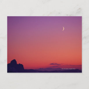Crescent Moon in der Abenddämmerung Postkarte
