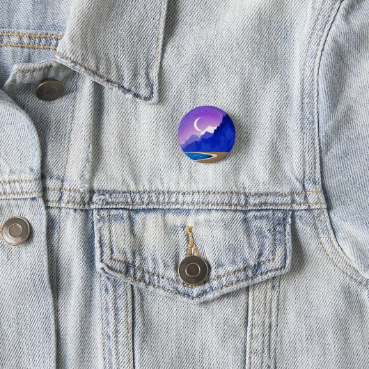 Crescent Moon, Lake and Mountains in Violet & Blue Button (Beispiel)