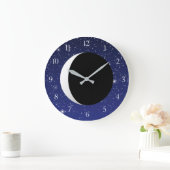 Crescent Moon on a Starry Background Große Wanduhr (Zuhause)