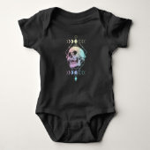 Crescent Moon Skull Occult Hexerei Pastel Goth Baby Strampler (Vorderseite)