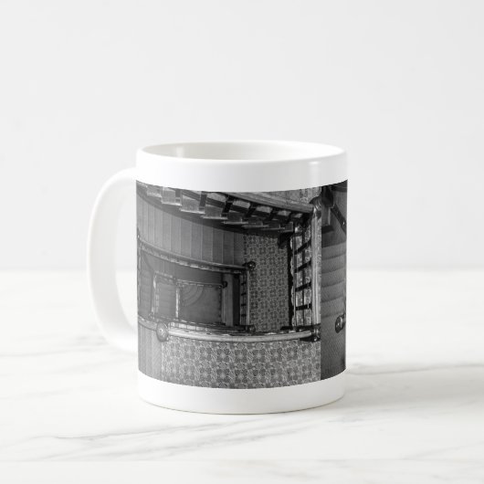 Crescent Treppenhaus Graustufen Tasse (Vorderseite Links)