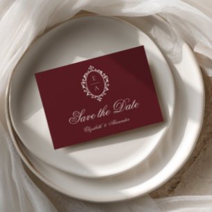 Crest Burgundrot Old Money Hochzeit Termin merken Ankündigungspostkarte
