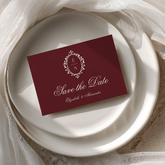 Crest Burgundrot Old Money Hochzeit Termin merken Ankündigungspostkarte