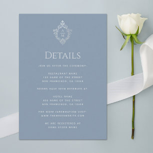 Crest Dusty Blue Hochzeitsdetails Vintage Monogram Begleitkarte