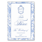 Crest Monogram Blaues Florales Skript Drei Tischnummer (Vorderseite)