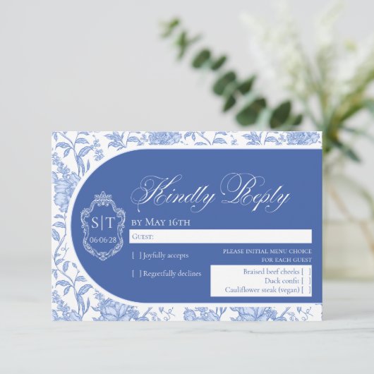 Crest Monogram Delft Blue Floral Script RSVP Karte (Stehend Vorderseite)