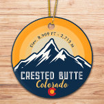 Crested Butte Colorado Berge Wandern Keramik Ornament<br><div class="desc">Crested Butte Colorado Mountains Co WanderSunset Graphic Design für alle, die den Charme der Crested Butte, die Berge, Mountainbike, Ski, Snowboarden, Camping, Fischen, Jagd & die Natur Lieben. Gestaltete Butte Colorado-Designelemente tragen Berge und hohe Bäume. Design für alle, die Lieben zum Urlaub in der Crested Butte. Souvenir aus Crested Butte...</div>