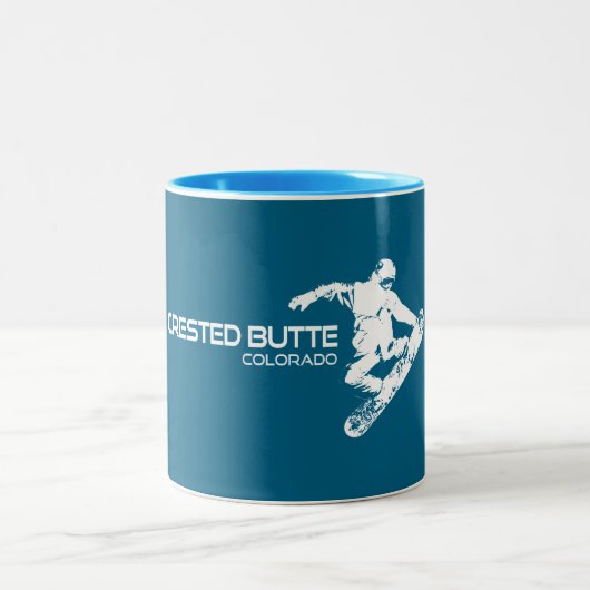 Crested Butte Colorado Snowboarder Zweifarbige Tasse (Mittel)