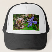 Crested Zwarf Iris Truckerkappe (Vorderseite)