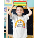 Crew 4. Klasse mit Regenbogenstift zurück in die S T-Shirt<br><div class="desc">Zurück zur viertklassigen Crew mit Regenbogenstift...  Kleidung von hinten an die Schule.. T - Shirt der vierten Crew</div>
