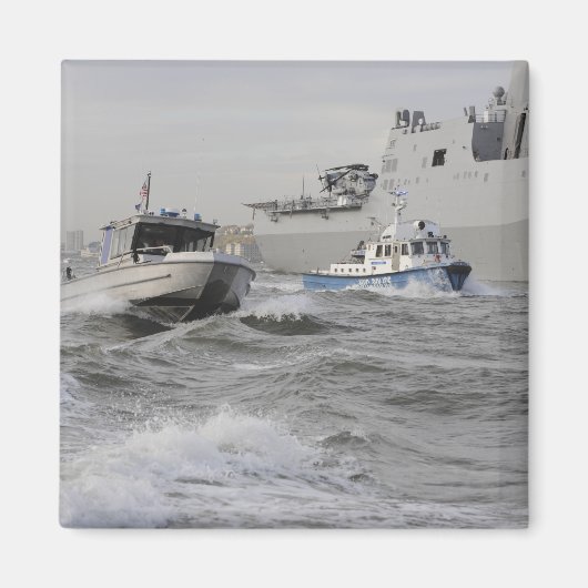 Crews der Küstenwache und der Polizei Magnet (Vorne)