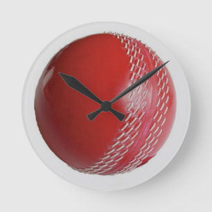 Cricket Ball Red Anpassen mit Ihrem Namen Runde Wanduhr