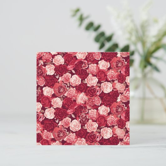 Crimson & Blush Seamless Rose Pattern Einladung (Stehend Vorderseite)