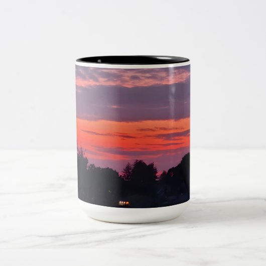 Crimson Dusk verkörpert die feine Schönheit des So Zweifarbige Tasse (Mittel)