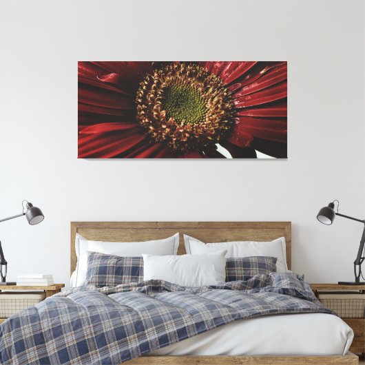 Crimson Gerbera Macro Leinwanddruck (Insitu (Schlafzimmer))