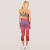 Crimson Haze in Dusk Capri Leggings (Rückseite)
