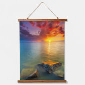 Crimson Horizon Over Gentle Waters Wandteppich Mit Holzrahmen (Vorderseite)