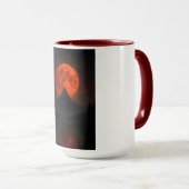 Crimson Moonrise Mountain Tasse (VorderseiteRechts)