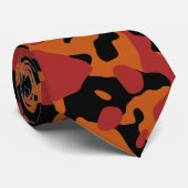 Crimson Red, Burnt Orange und Black Camouflage Krawatte (Gerollt)