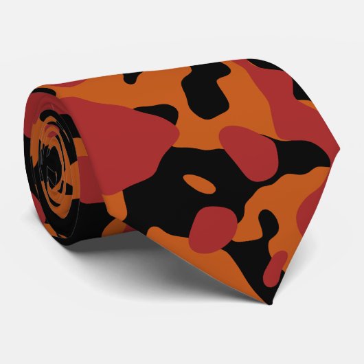 Crimson Red, Burnt Orange und Black Camouflage Krawatte (Gerollt)