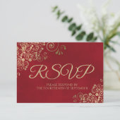 Crimson Red & Elegant Gold Lace Frilly Wedding RSVP Karte (Stehend Vorderseite)