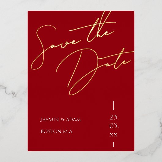 Crimson Red Script Wedding Save the Date Gold Folie Einladungspostkarte (Vorderseite)