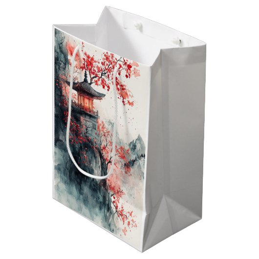 Crimson Sakura Pagode Wasserfarbe Mittlere Geschenktüte (Vorderseite Schrägansicht)