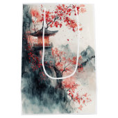Crimson Sakura Pagode Wasserfarbe Mittlere Geschenktüte (Rückseite)