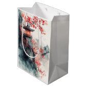 Crimson Sakura Pagode Wasserfarbe Mittlere Geschenktüte (Rückseite Schrägansicht)