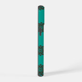 "Crimson Scrolls - Bold Elegance" iPhone 15 Hülle (Rechte Seite)