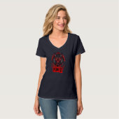 Crimson Shadow Wolf | Red Magic Design T-Shirt (Vorderseite Vollansicht)