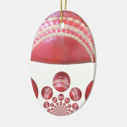 Crimson Spin - Ein wunderschöner Red Cricket Ball  Keramikornament (Links)