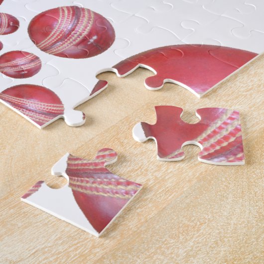 Crimson Spin - Ein wunderschöner Red Cricket Ball Puzzle (Seite)