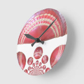 Crimson Spin - Ein wunderschöner Red Cricket Ball Runde Wanduhr (Winkel)