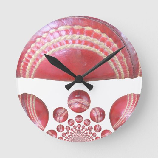 Crimson Spin - Ein wunderschöner Red Cricket Ball  Runde Wanduhr (Vorderseite)
