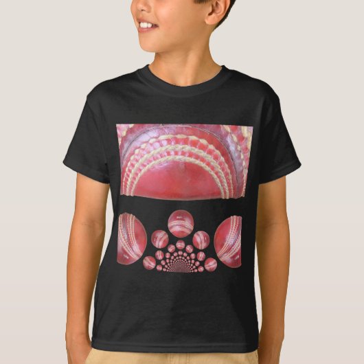 Crimson Spin - Ein wunderschöner Red Cricket Ball  T-Shirt (Vorderseite)
