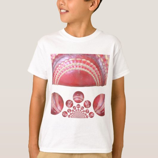 Crimson Spin - Ein wunderschöner Red Cricket Ball T-Shirt (Vorderseite)