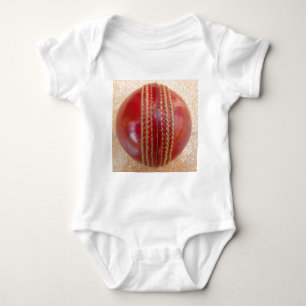 Crimson Stitch Focus: Nahes Up of Cricket's Heart Baby Strampler