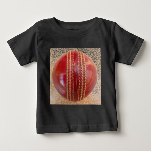 Crimson Stitch Focus: Nahes Up of Cricket's Heart Baby T-shirt (Vorderseite)