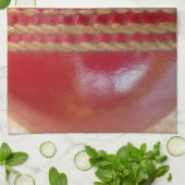 Crimson Stitch Focus: Nahes Up of Cricket's Heart Küchentuch (Gefaltet)