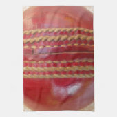 Crimson Stitch Focus: Nahes Up of Cricket's Heart Küchentuch (Vertikal)