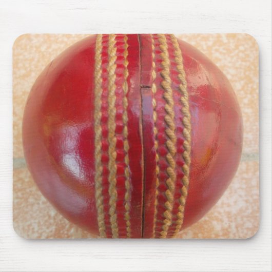 Crimson Stitch Focus: Nahes Up of Cricket's Heart Mousepad (Vorne)