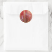 Crimson Stitch Focus: Nahes Up of Cricket's Heart Runder Aufkleber (Tasche)