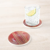 Crimson Stitch Focus: Nahes Up of Cricket's Heart Untersetzer (Seite)