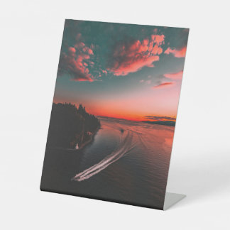 „Crimson Sunset Road“ Sockelschild