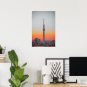 Crimson Tower: Tokyo Skytree at Dusk Poster (Heimbüro)