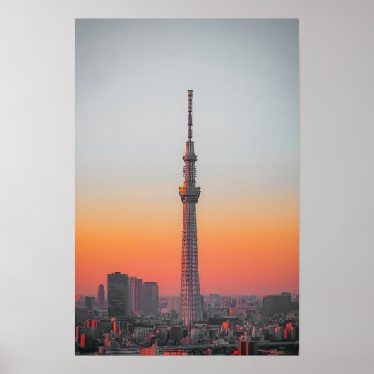 Crimson Tower: Tokyo Skytree bei Dämmerung Poster (Vorne)